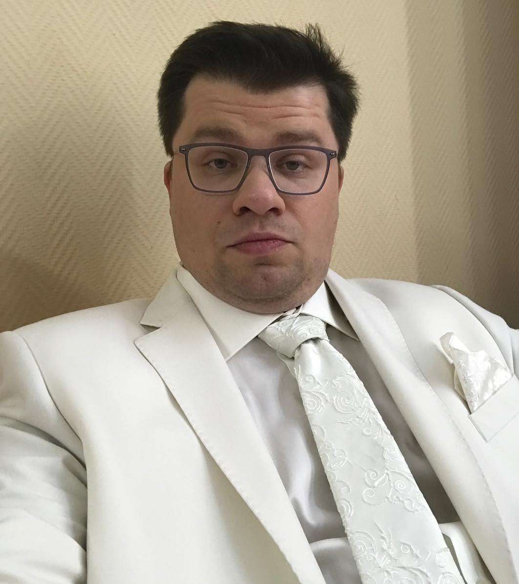 Актер Гарик Харламов перестал бороться с лишним весом