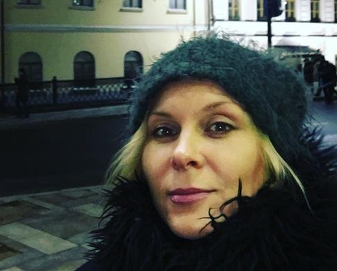 Яна Троянова довела Эвелину Бледанс до слез