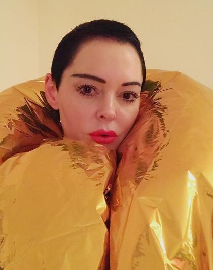 Адвокат Вайнштейна назвал обвинения звезды «Зачарованных» дерзкой ложью