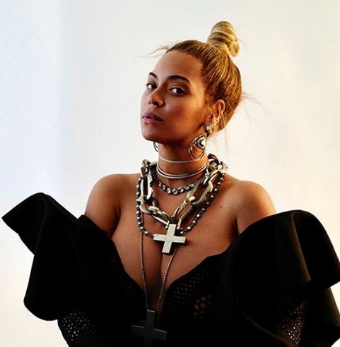 Бейонсе купила подарок для дочки Кардашьян за $20 тысяч