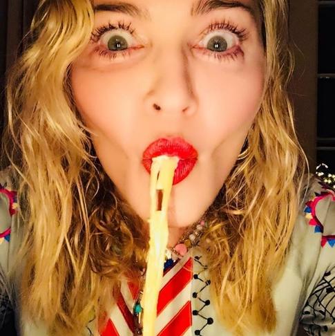 Мадонна выложила отталкивающий снимок топлес