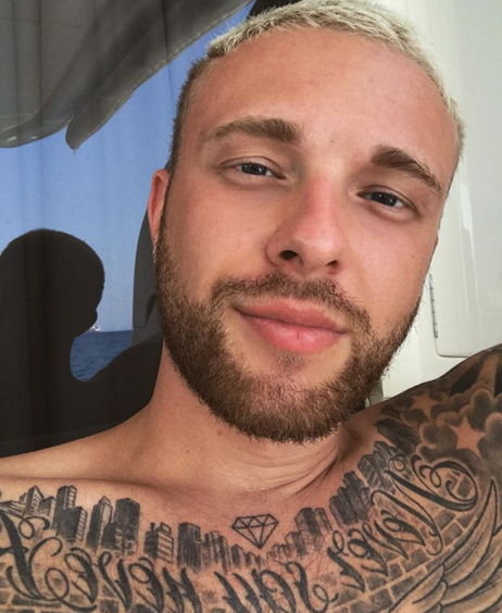 Красотка в белье заставила Егора Крида гладить свитшоты