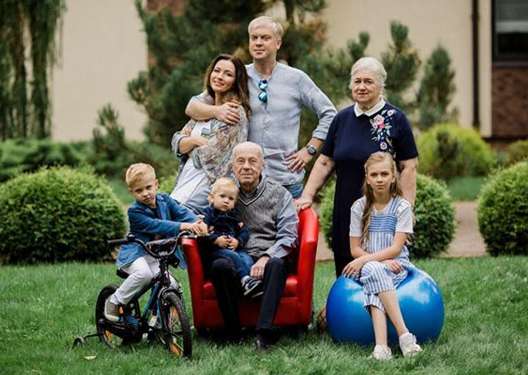 Сергей Светлаков со своей семьей