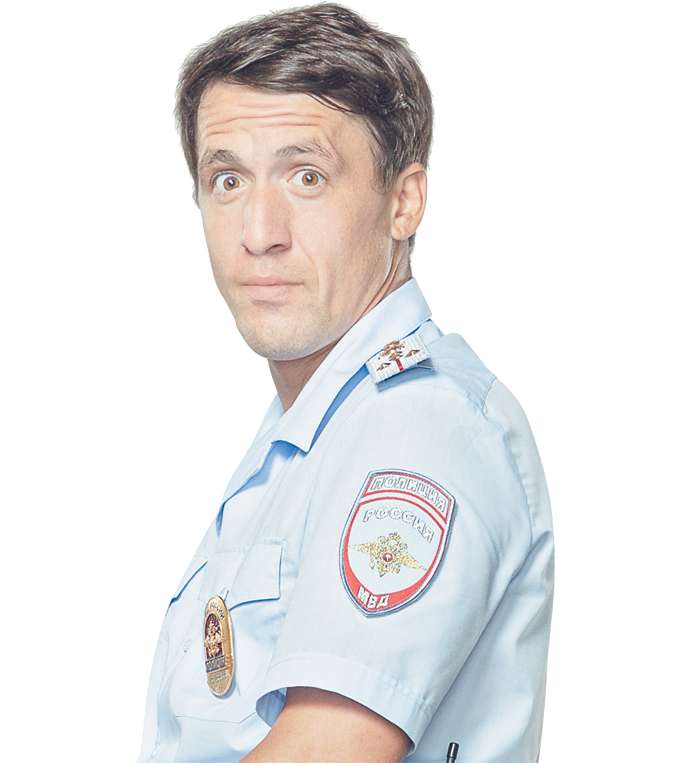 Артур Смольянинов неоднократно примерял форму в самых разных проектах. И по признанию многих, форма актеру очень идет