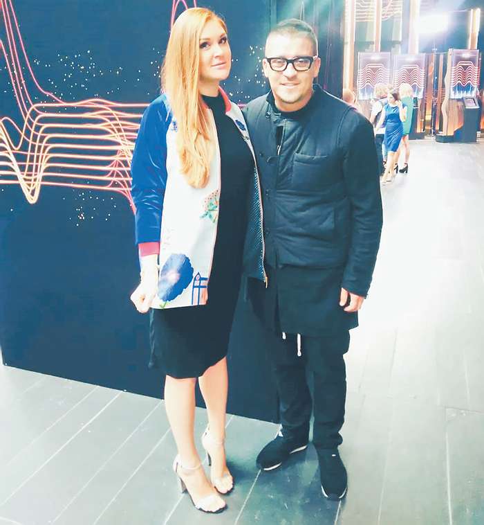 Во время шоу «Песни» Лена познакомилась с лидером группы Therr Maitz Антоном Беляевым, к которому давно относится с большой симпатией