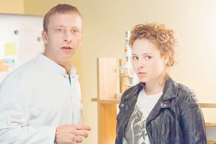 После съемок в сериале «Интерны» актриса ласково называет Ивана Охлобыстина «дядей Ваней»