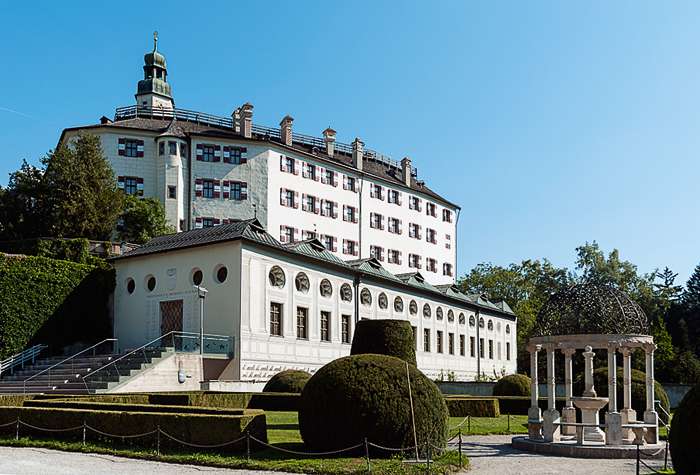 Фердинанд II создал в замке Амбрас музей с диковинами со всего света