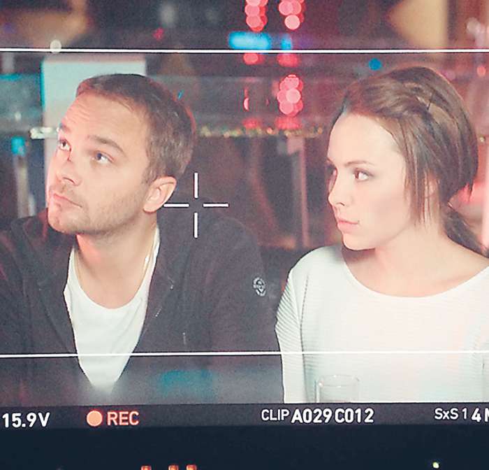 В фильме «Доминика» героиня Яны является дочерью героя Андрея Чадова. Конечно же, такое бывает только в комедии