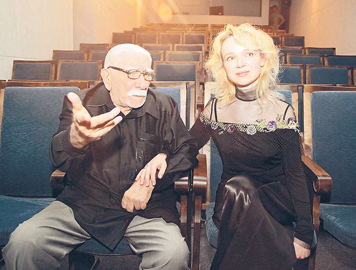 Виталина Цымбалюк-Романовская и Армен Джигарханян Виталина Цымбалюк-Романовская и Армен Джигарханян