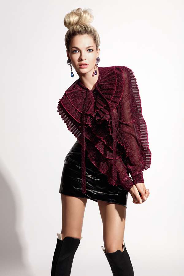 Платье, mono studio; сапоги, stuart weitzman; ювелирные украшения chopard Платье, mono studio; сапоги, stuart weitzman; ювелирные украшения chopard