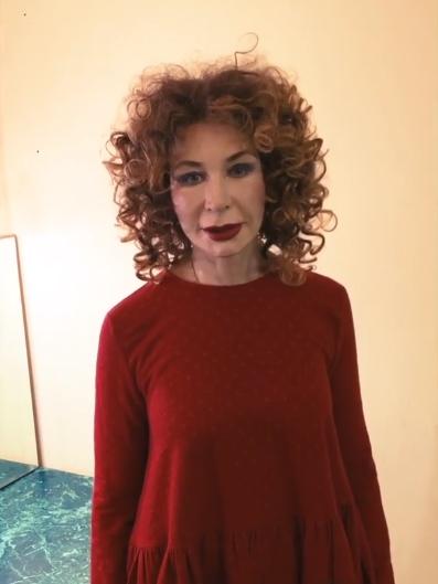 Татьяна Васильева держит свой холодильник пустым