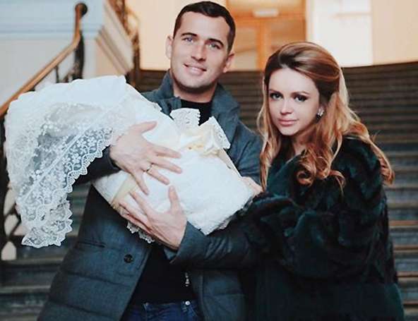 АЛЕКСАНДР И МИЛАНА КЕРЖАКОВЫ С СЫНОМ