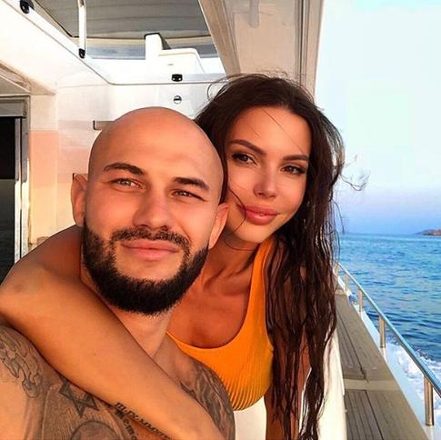 Джигану приписывают роман с похожей на жену моделью