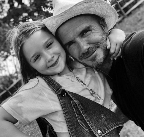 Кого Дэвид Бекхэм поцеловал в губы