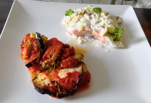 Семга, запеченная с шампиньонами в сливочном соусе