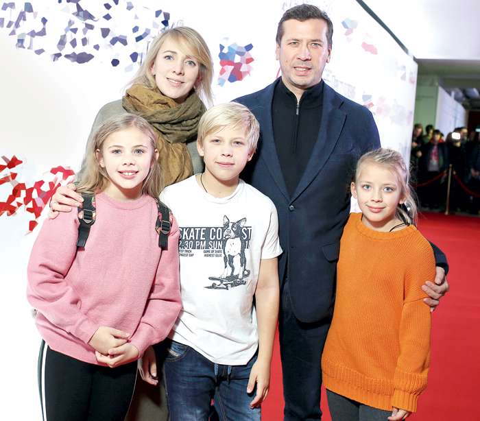 Андрей Мерзликин с семьей