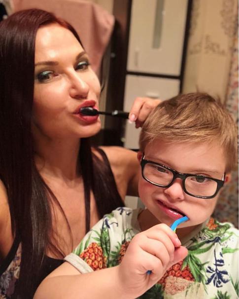 Эвелина Бледанс отмечает важное событие в жизни сына