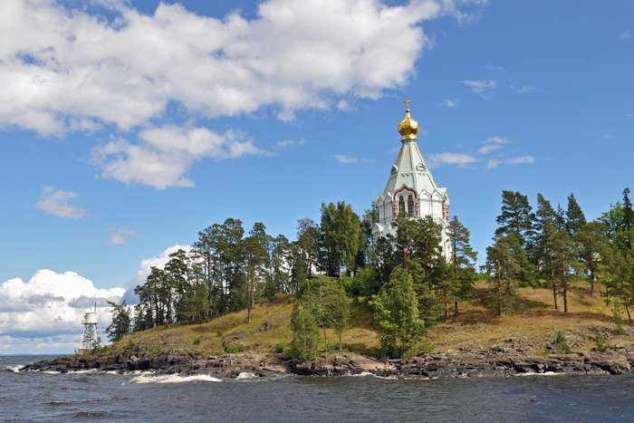 Одно из самых светлых мест России — остров Валаам с монастырским комплексом