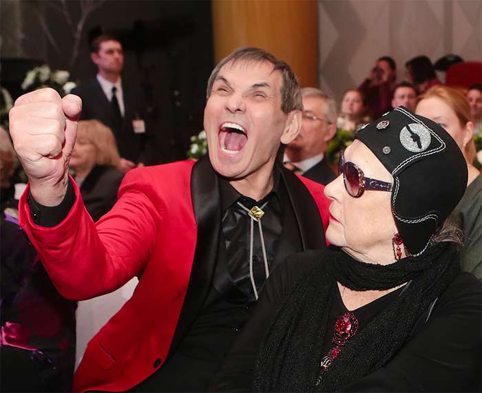 Молодожены