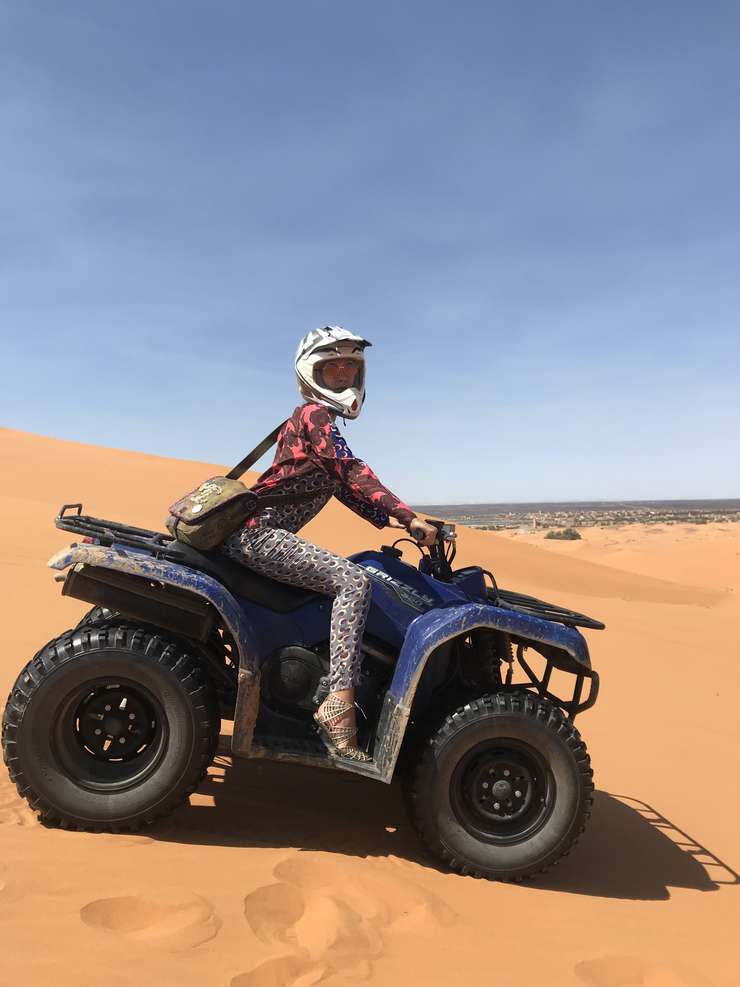 Инна Жиркова отправилась в экстремальную поездку на квадроцикле по пустыне