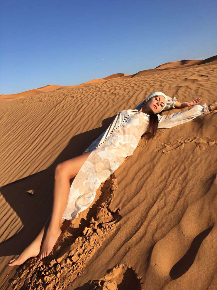 Поскольку у Жирковой свое ателье, она привезла немало красивых нарядов для марокканской фотосессии