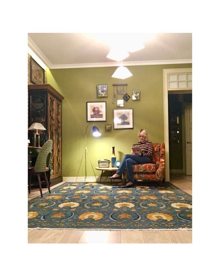 Юлия Меньшова в аристократической обстановке