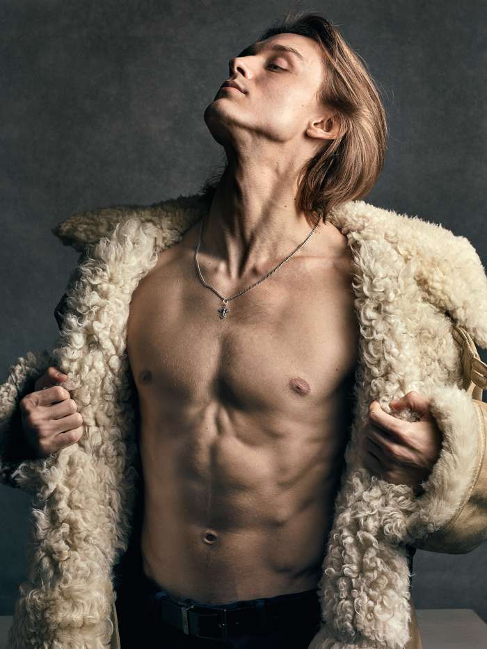 Фактурная внешность танцовщика привлекла внимание Николая Цискаридзе, который стал его первым наставником в Большом театре