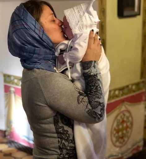Светлана Зейналова крестила годовалую дочь