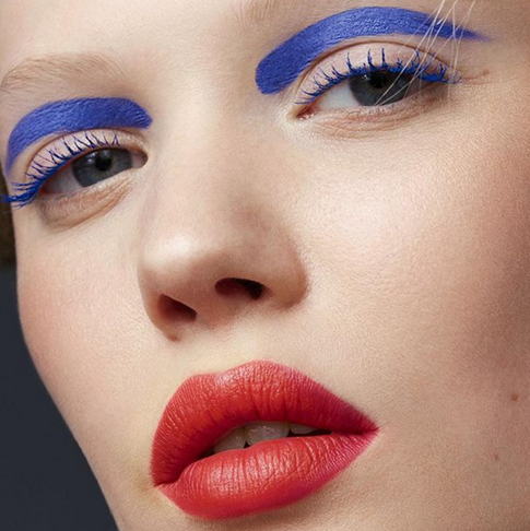 Аксессуары для волос в стиле ретро, цветная тушь и зеленые лаки для ногтей