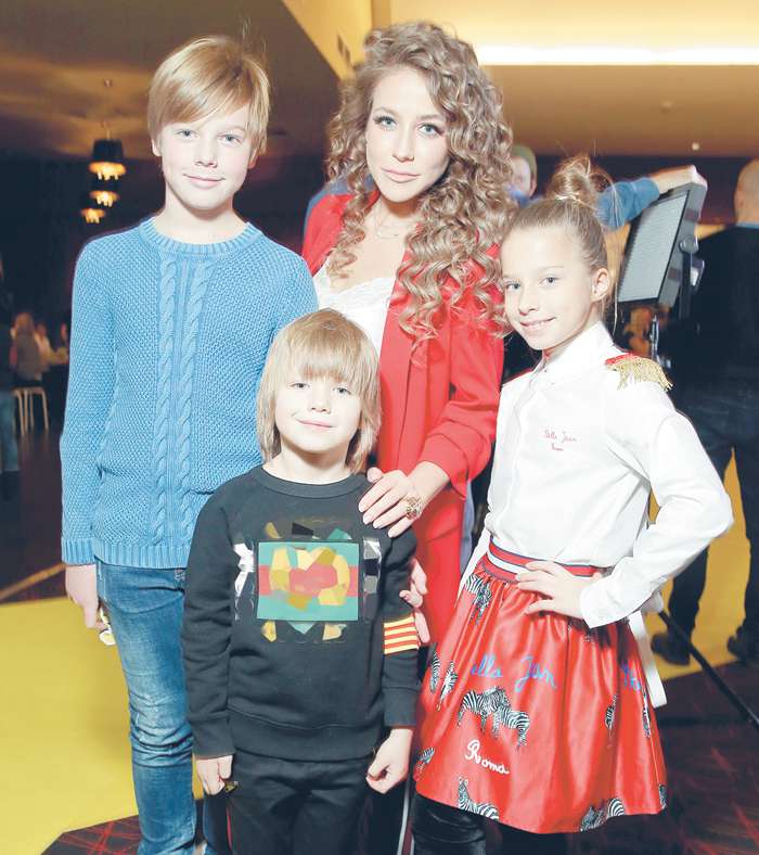 Юлия Барановская с детьми