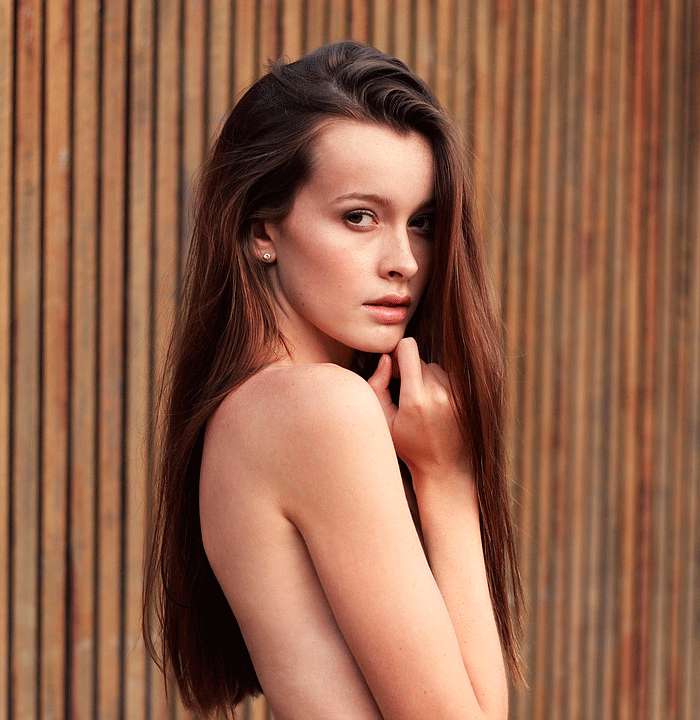 Люди довольно давно практикуют способ обмена интимными фотографиями Люди довольно давно практикуют способ обмена интимными фотографиями