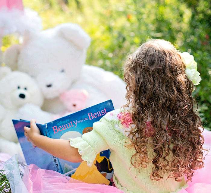 Возьмите с собой книгу на прогулку или в кафе Возьмите с собой книгу на прогулку или в кафе