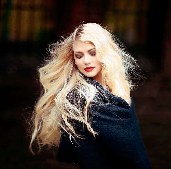 Наносите любимый аромат на волосы и одежду Наносите любимый аромат на волосы и одежду