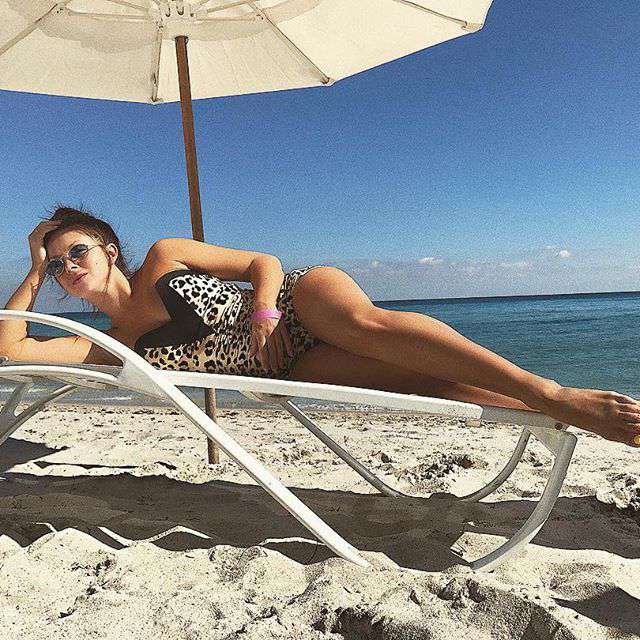 Певицу подозревают в использовании фотошопа Певицу подозревают в использовании фотошопа