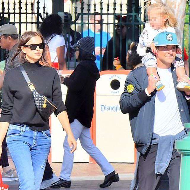 Семья вышла в Диксиленд