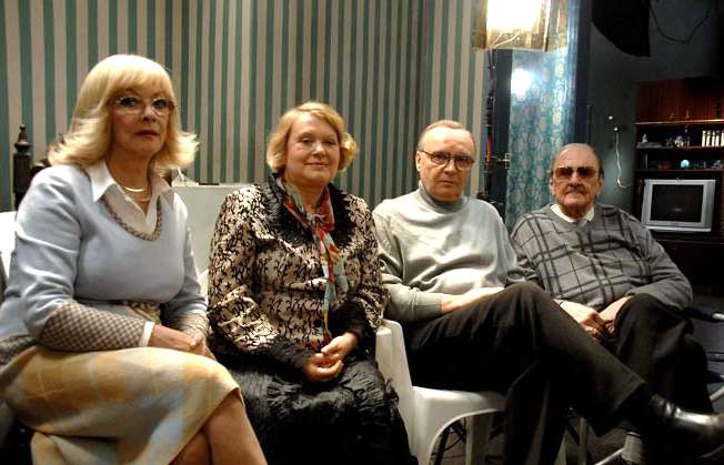 Барбара Брыльска, Валентина Талызина, Андрей Мягков и Юрий Яковлев на съемочной площадке фильма «Ирония судьбы. Продолжение». Лия Ахеджакова отказалась сниматься в новой картине
