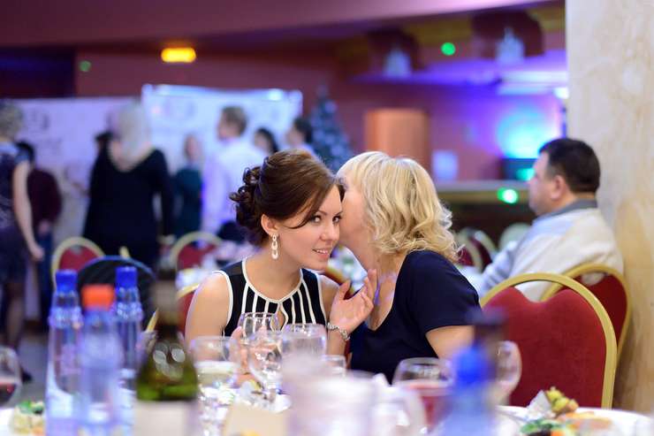 Не стоит сплетничать о коллегах