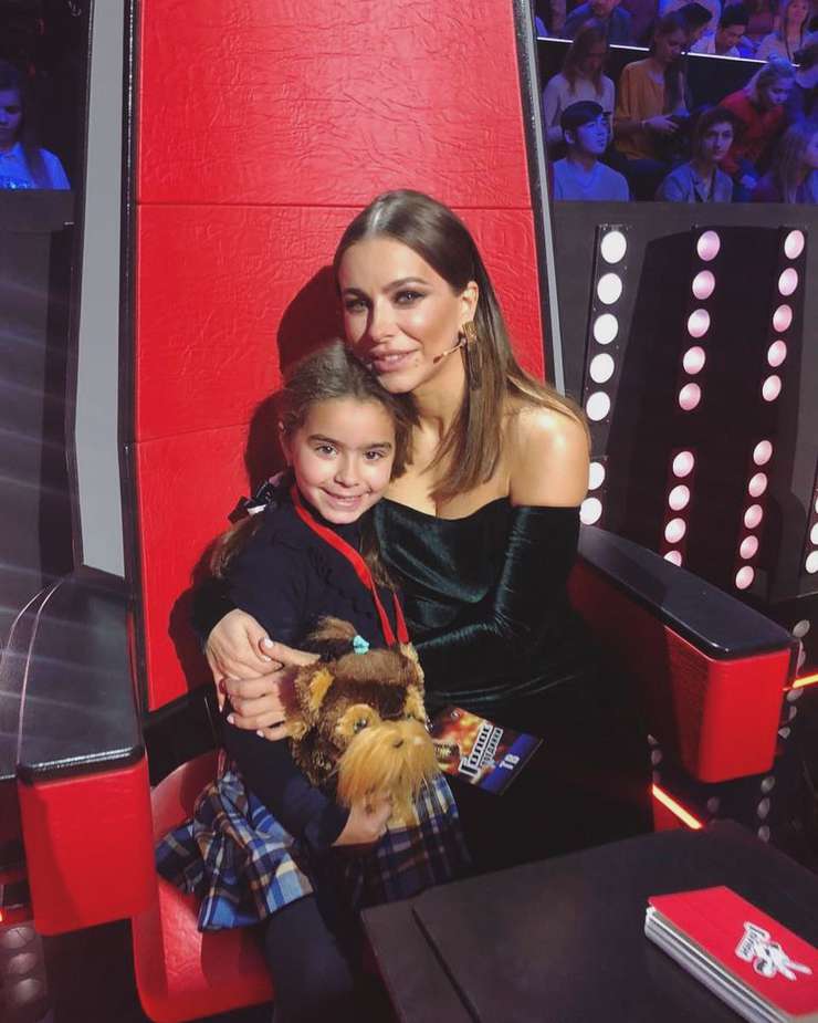 Семилетняя София - мамина радость