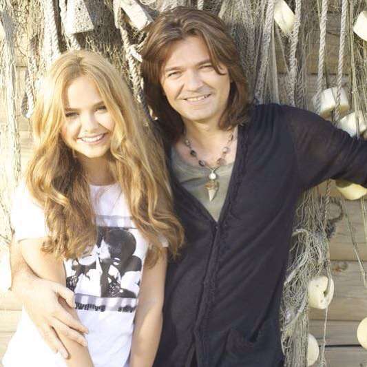 Стеша Маликова обожает брата