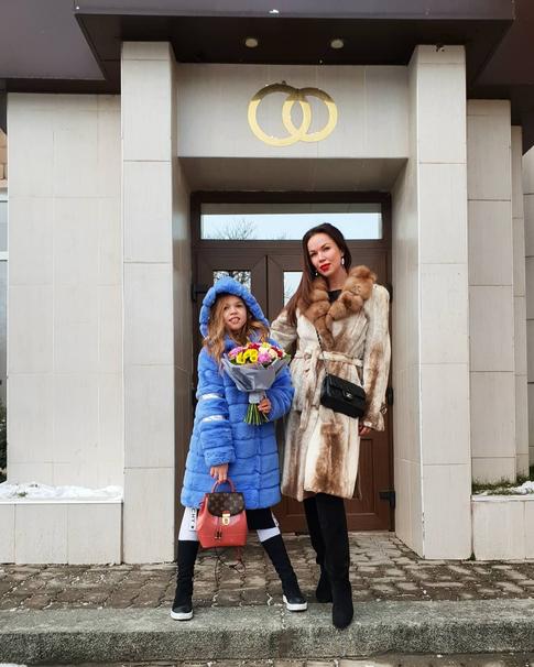 Оксана Тарасова осталась без денег