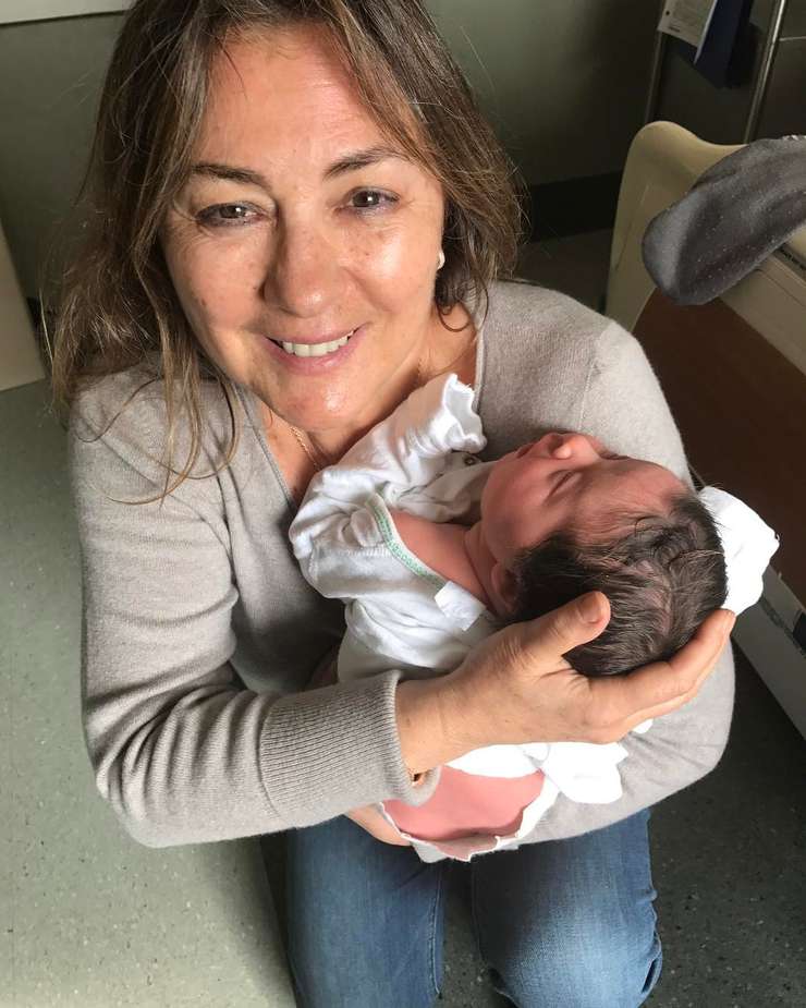 Супруга Юлия Гусмана Валидад с новорожденной внучкой