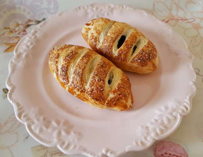 Эклсская слойка с черносливом и грецкими орехами