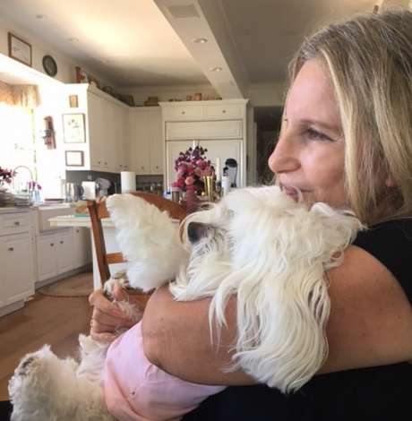 Барбра Стрейзанд со своей собакой