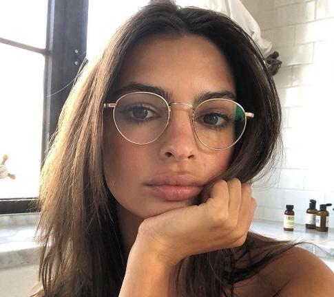 Супермодель Эмили Ратажковски неожиданно вышла замуж