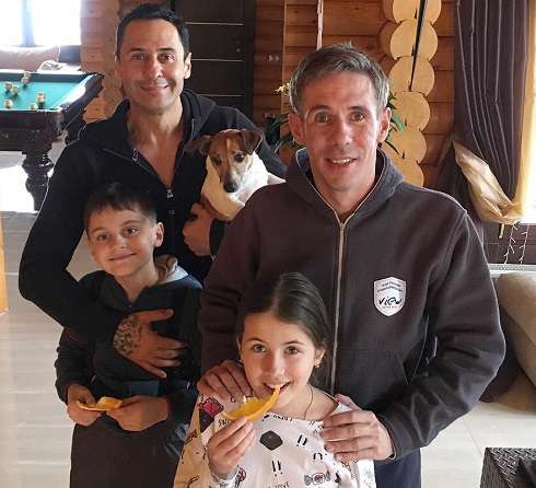 Стас Костюшкин с сыном Богданом и Алексей Панин с дочерью Нюсей