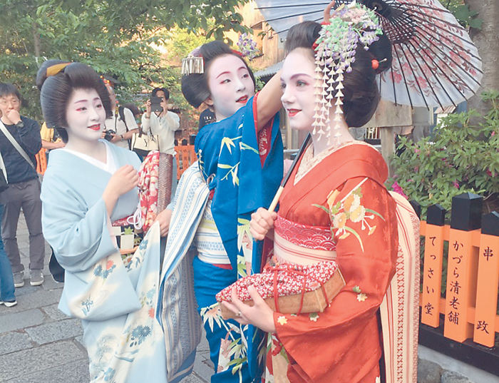 Женя — большая поклонница японской культуты, а еще любит одежду и еду Страны восходящего солнца