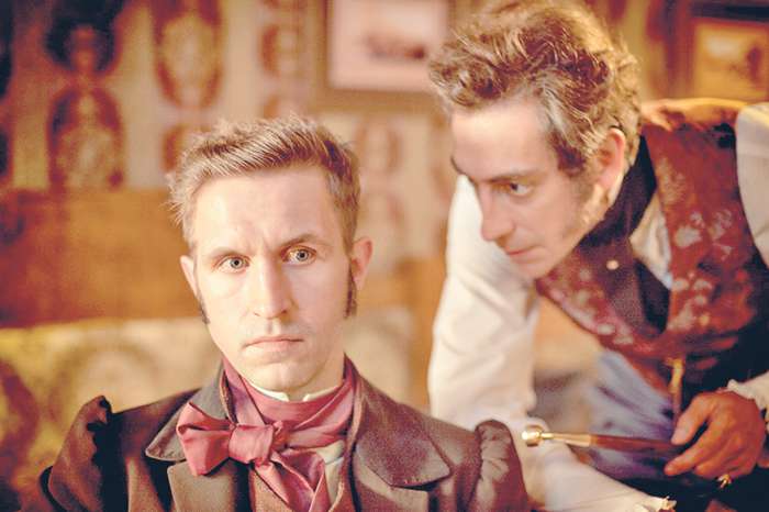 Иван Добронравов (слева) и Артем Ткаченко весьма органично перевоплотились в персонажей эпохи Николая I Иван Добронравов (слева) и Артем Ткаченко весьма органично перевоплотились в персонажей эпохи Николая I