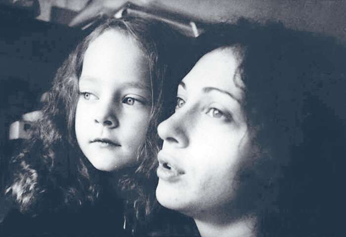 Маленькая Аглая и ее мама, актриса Ксения Раппопорт