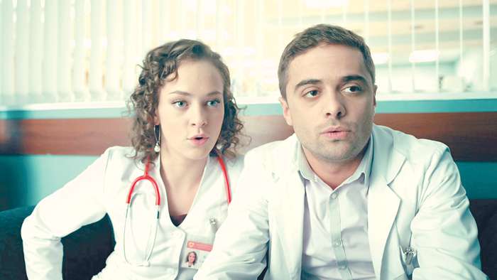 С коллегой по сериалу «Интерны» Ильей Глинниковым у Аглаи был трехлетний роман. Но сейчас бывшие возлюбленные предпочитают не рассказывать о своих отношениях