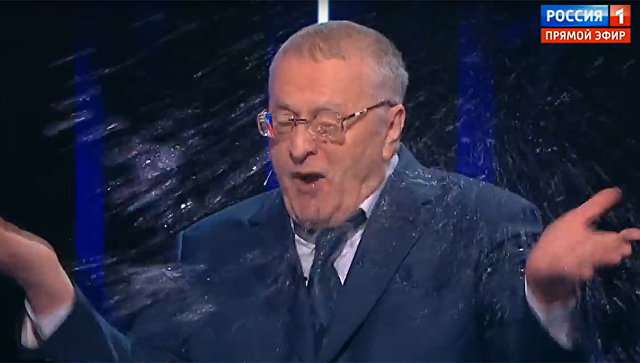 Собчак облила Жириновского стаканом воды в ответ на его оскорбления